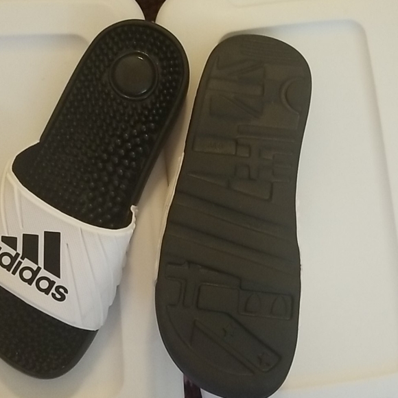 Adidas slip on shoe/slides - Picture 3 of 3
